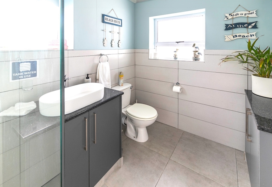 5 Bedroom Property for Sale in The Island Western Cape